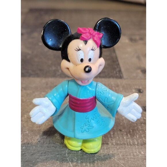 Oriental kimono Minnie Mouse Disney toy figure - Picture 1 of 5